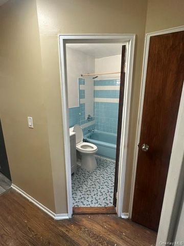 30-29 70th 2nd floor, East Elmhurst, NY 11370
