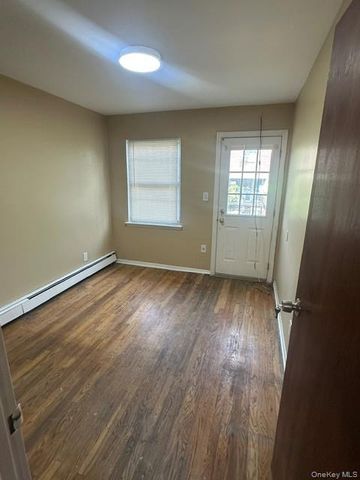 30-29 70th 2nd floor, East Elmhurst, NY 11370