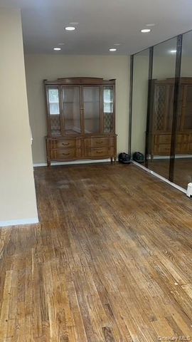 30-29 70th 2nd floor, East Elmhurst, NY 11370
