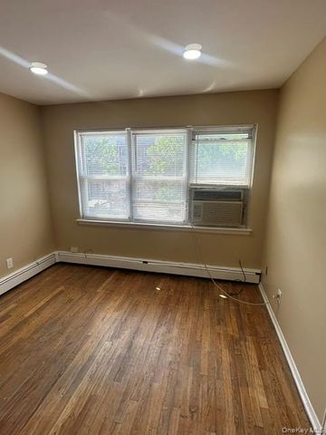 30-29 70th 2nd floor, East Elmhurst, NY 11370