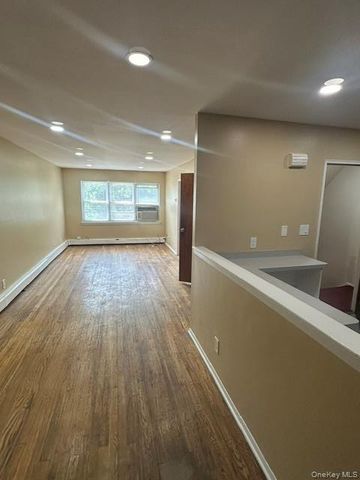 30-29 70th 2nd floor, East Elmhurst, NY 11370