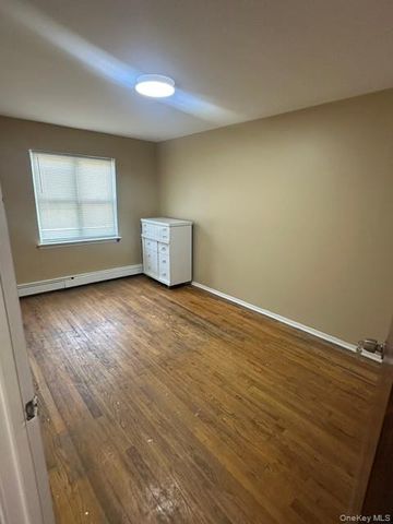 30-29 70th 2nd floor, East Elmhurst, NY 11370