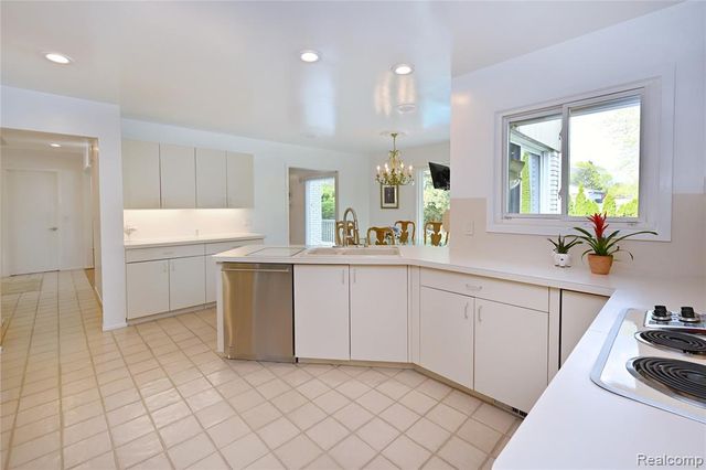6020 Orchard Ridge Court, West Bloomfield, MI 48322