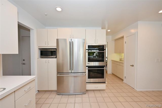 6020 Orchard Ridge Court, West Bloomfield, MI 48322