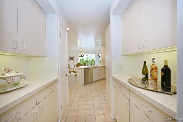 6020 Orchard Ridge Court, West Bloomfield, MI 48322