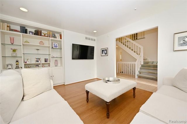 6020 Orchard Ridge Court, West Bloomfield, MI 48322