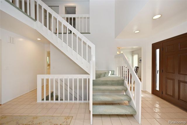 6020 Orchard Ridge Court, West Bloomfield, MI 48322