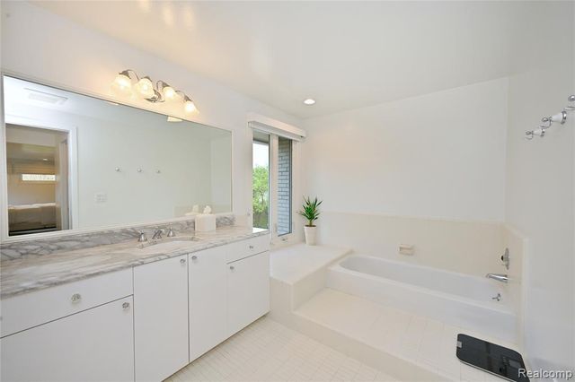 6020 Orchard Ridge Court, West Bloomfield, MI 48322