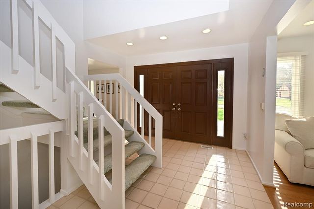 6020 Orchard Ridge Court, West Bloomfield, MI 48322