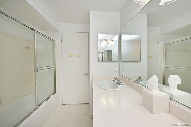6020 Orchard Ridge Court, West Bloomfield, MI 48322