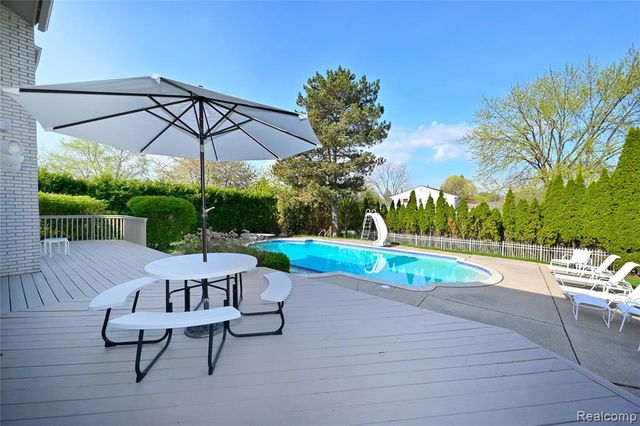 6020 Orchard Ridge Court, West Bloomfield, MI 48322
