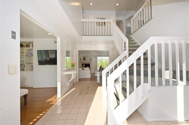 6020 Orchard Ridge Court, West Bloomfield, MI 48322