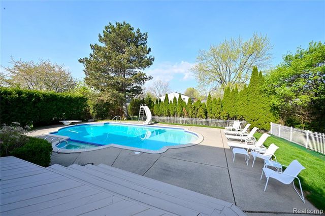 6020 Orchard Ridge Court, West Bloomfield, MI 48322