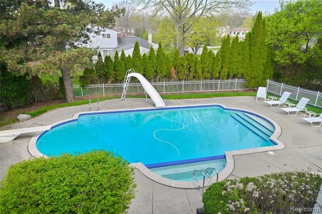 6020 Orchard Ridge Court, West Bloomfield, MI 48322