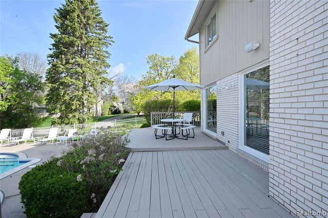 6020 Orchard Ridge Court, West Bloomfield, MI 48322