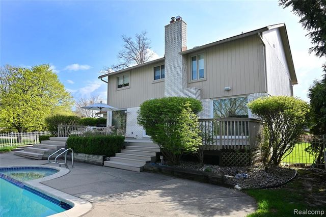 6020 Orchard Ridge Court, West Bloomfield, MI 48322
