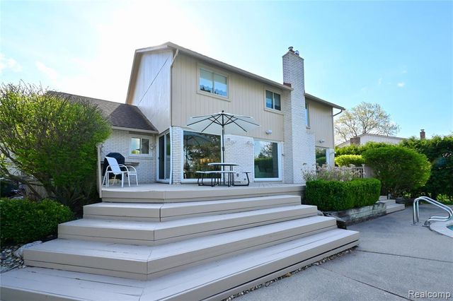 6020 Orchard Ridge Court, West Bloomfield, MI 48322