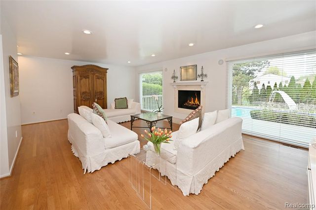 6020 Orchard Ridge Court, West Bloomfield, MI 48322