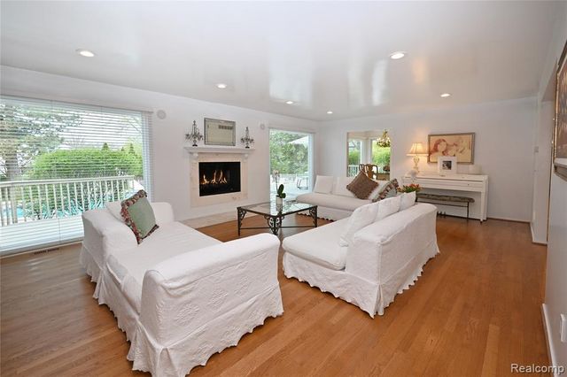 6020 Orchard Ridge Court, West Bloomfield, MI 48322