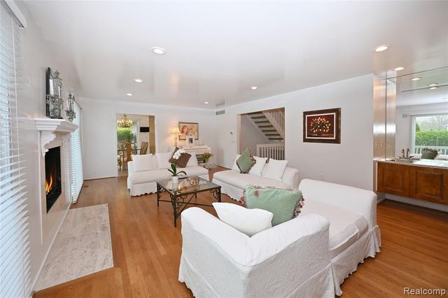6020 Orchard Ridge Court, West Bloomfield, MI 48322
