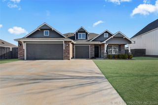 9323 E 132nd Place S, Bixby, OK 74008
