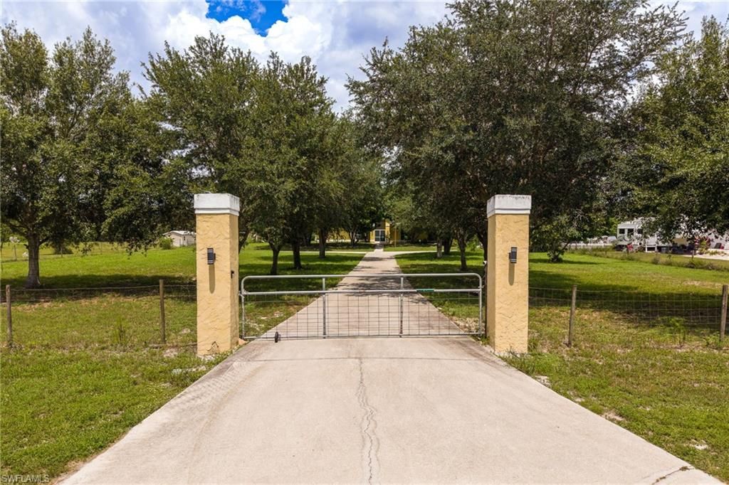 4925 Skates CIR, FORT MYERS, FL 33905 — photo 2