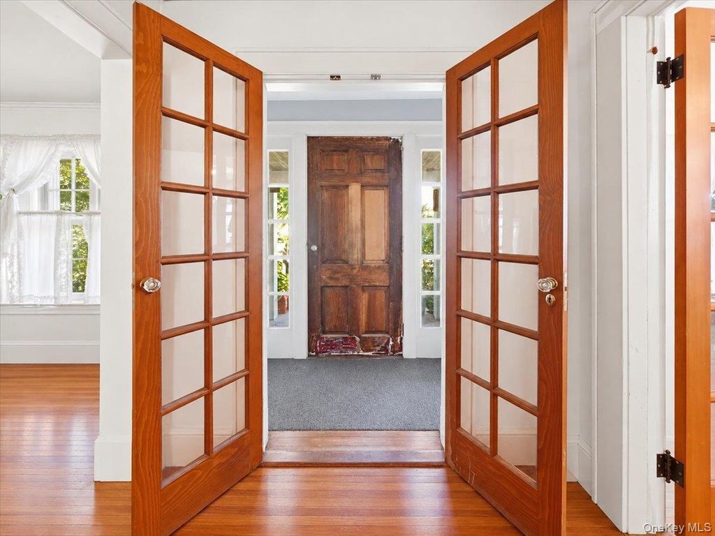 21 Sherman Avenue, Rockville Centre, NY 11570 — photo 4