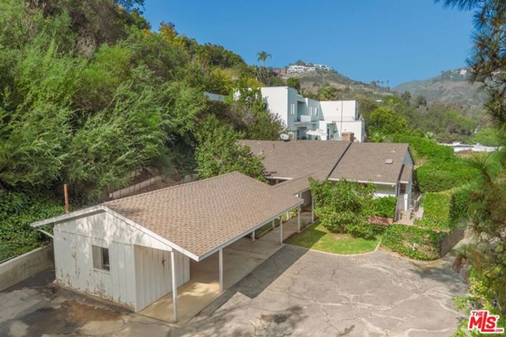 12146 Travis Street, Los Angeles, CA 90049