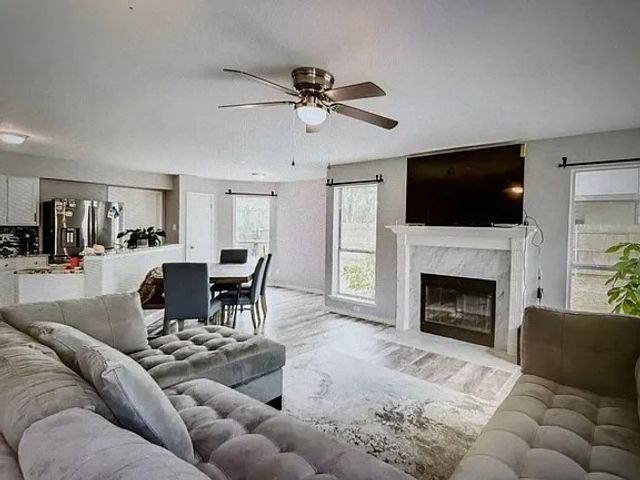 322 Ashley Oak Lane, Lake Dallas, TX 75065
