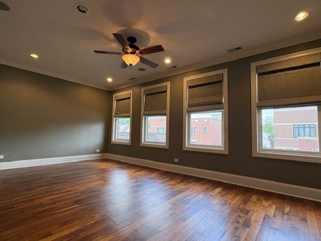2036 W BARRY Avenue, Chicago, IL 60618