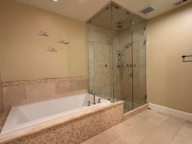 2036 W BARRY Avenue, Chicago, IL 60618