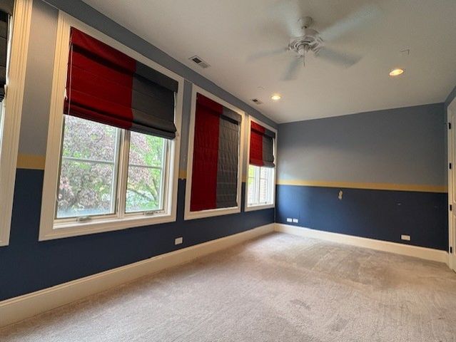 2036 W BARRY Avenue, Chicago, IL 60618