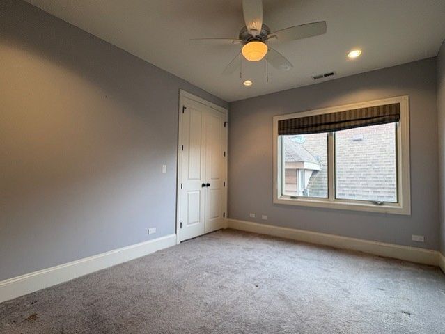 2036 W BARRY Avenue, Chicago, IL 60618