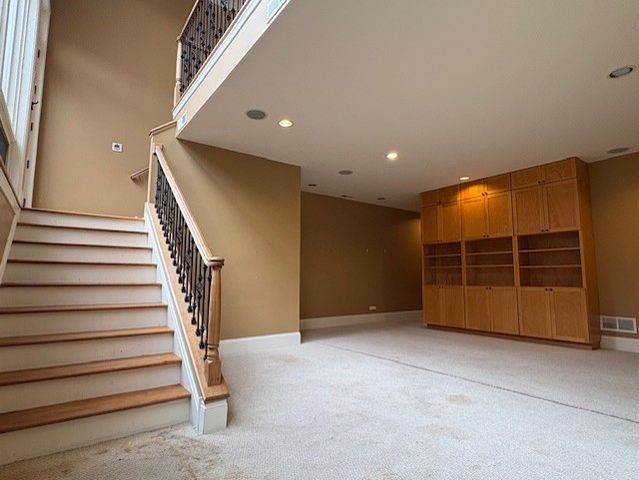 2036 W BARRY Avenue, Chicago, IL 60618