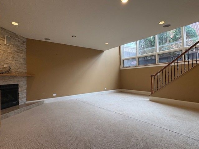 2036 W BARRY Avenue, Chicago, IL 60618