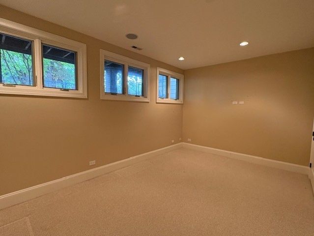 2036 W BARRY Avenue, Chicago, IL 60618