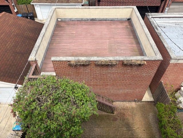 2036 W BARRY Avenue, Chicago, IL 60618