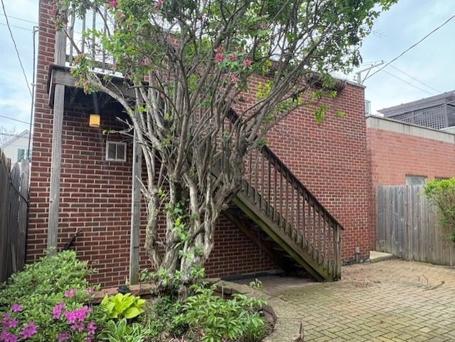 2036 W BARRY Avenue, Chicago, IL 60618