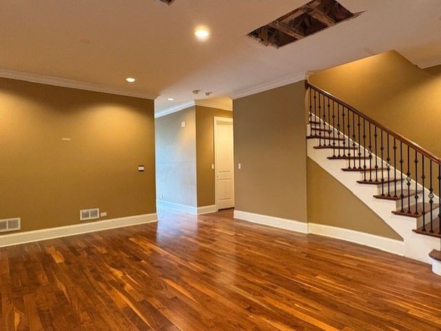 2036 W BARRY Avenue, Chicago, IL 60618
