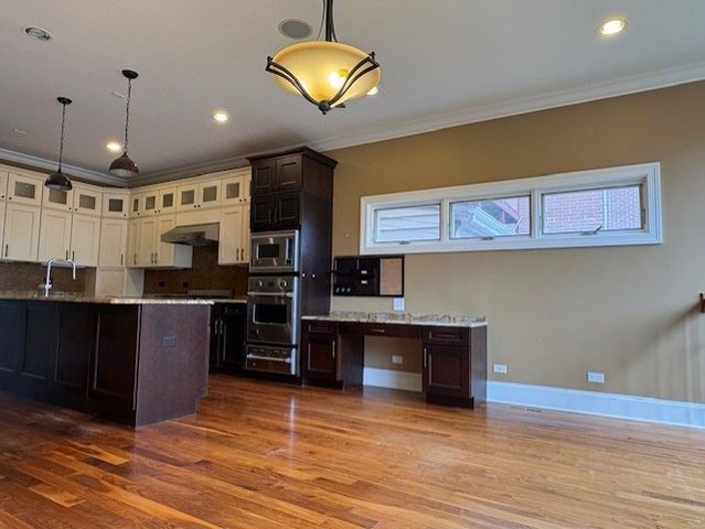 2036 W BARRY Avenue, Chicago, IL 60618