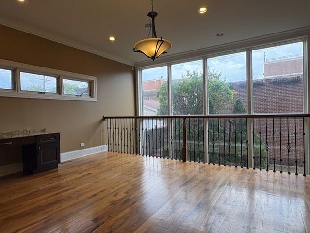 2036 W BARRY Avenue, Chicago, IL 60618