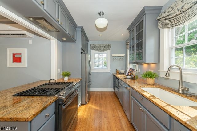 49 Harvard St, Montclair Twp., NJ 07042