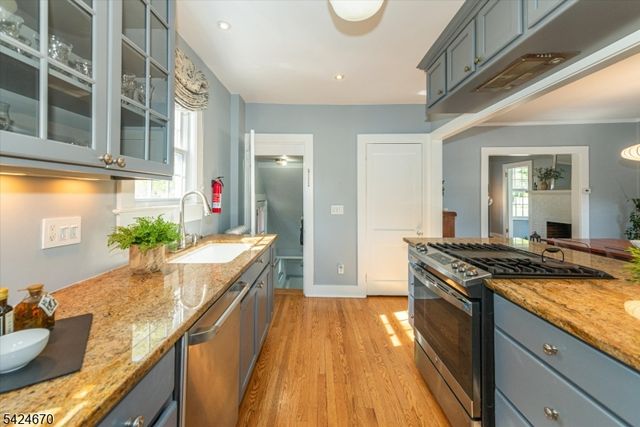 49 Harvard St, Montclair Twp., NJ 07042