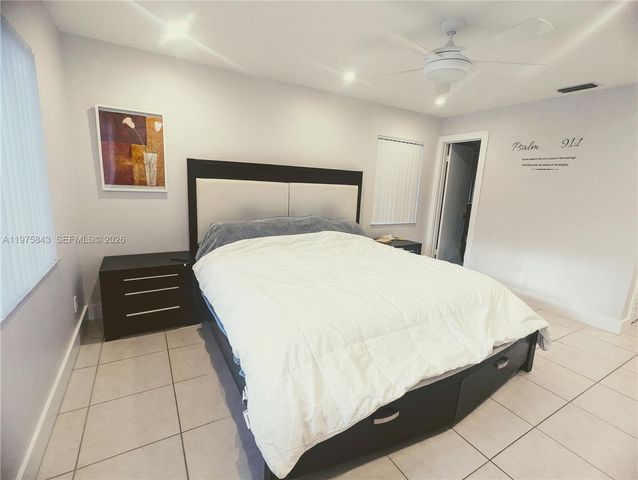 679 Racquet Club Rd 4, Weston, FL 33326