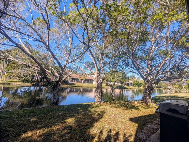 679 Racquet Club Rd 4, Weston, FL 33326