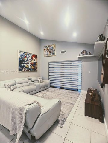 679 Racquet Club Rd 4, Weston, FL 33326