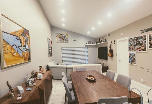 679 Racquet Club Rd 4, Weston, FL 33326