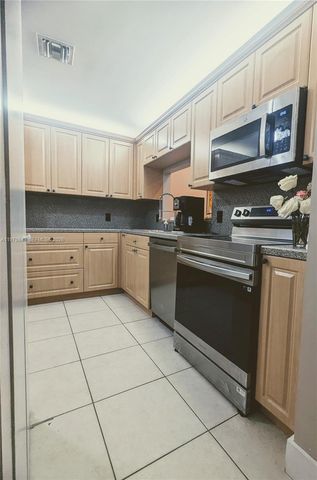 679 Racquet Club Rd 4, Weston, FL 33326