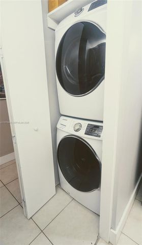 679 Racquet Club Rd 4, Weston, FL 33326