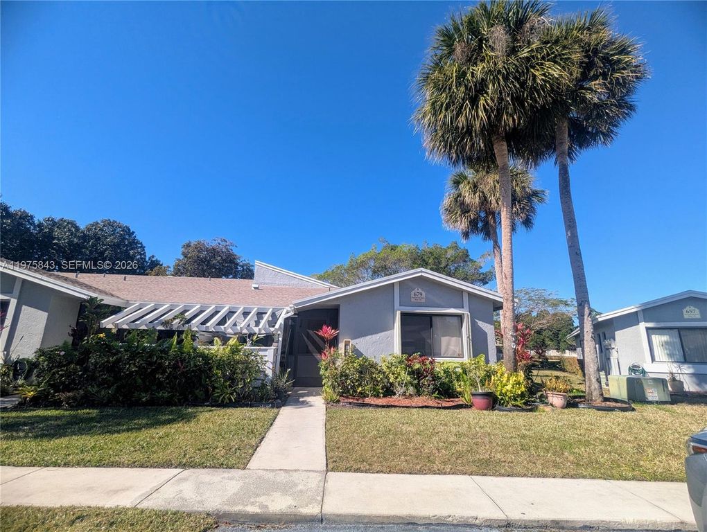679 Racquet Club Rd 4, Weston, FL 33326